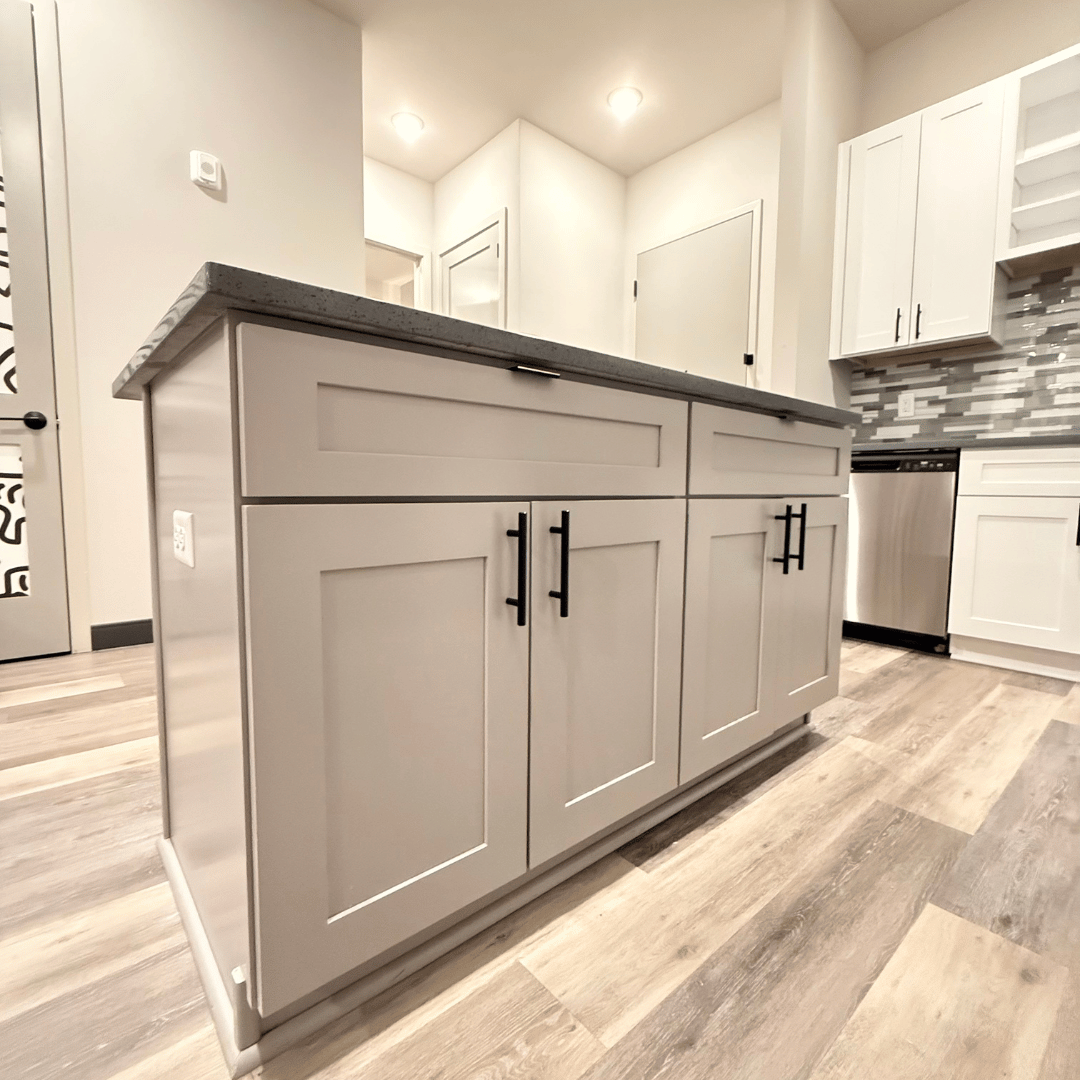 Alto Nashville modern kitchen with white cabinets and backsplash